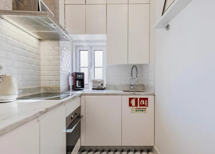 شقة Cosy In Bairro Alto By Lovelystay Lisboa