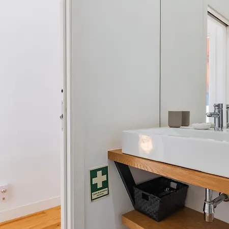 Апартаменты Cosy In Bairro Alto By Lovelystay Лиссабон